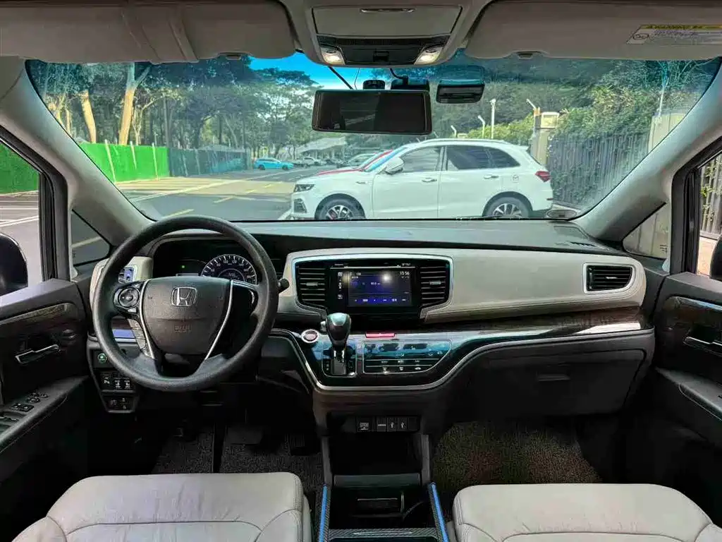 Honda Honda Odyssey 2015 Model Year Facelift 2.4L Luxury Edition 2017 - thumbnail 6
