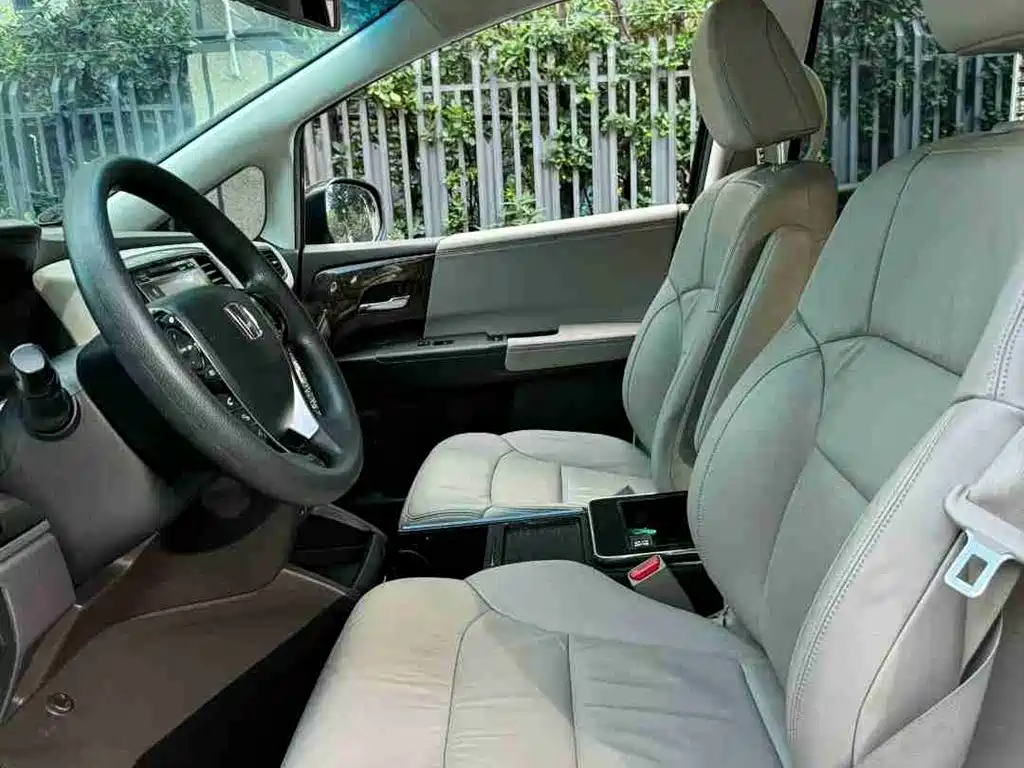 Honda Honda Odyssey 2015 Model Year Facelift 2.4L Luxury Edition 2017 - thumbnail 9