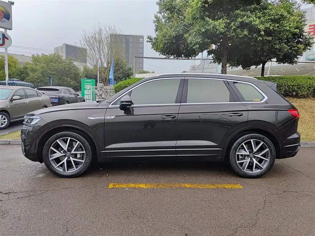 Volkswagen Volkswagen Touareg 2021 3.0TSI R-Line Sport Package 2021 - thumbnail 3