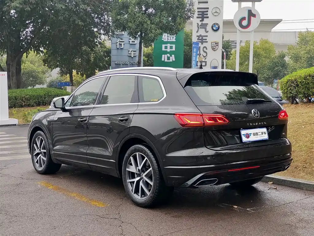 Volkswagen Volkswagen Touareg 2021 3.0TSI R-Line Sport Package 2021 - thumbnail 4
