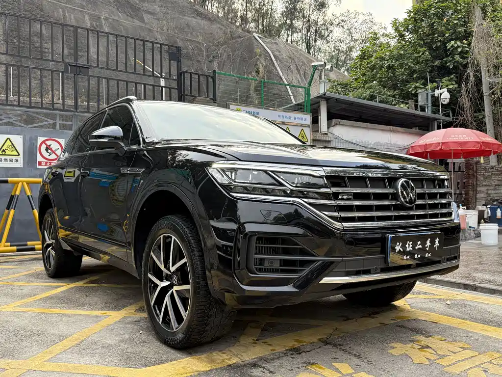 Volkswagen Volkswagen Touareg 2021 3.0TSI R-Line Sport Package 2021 - thumbnail 2