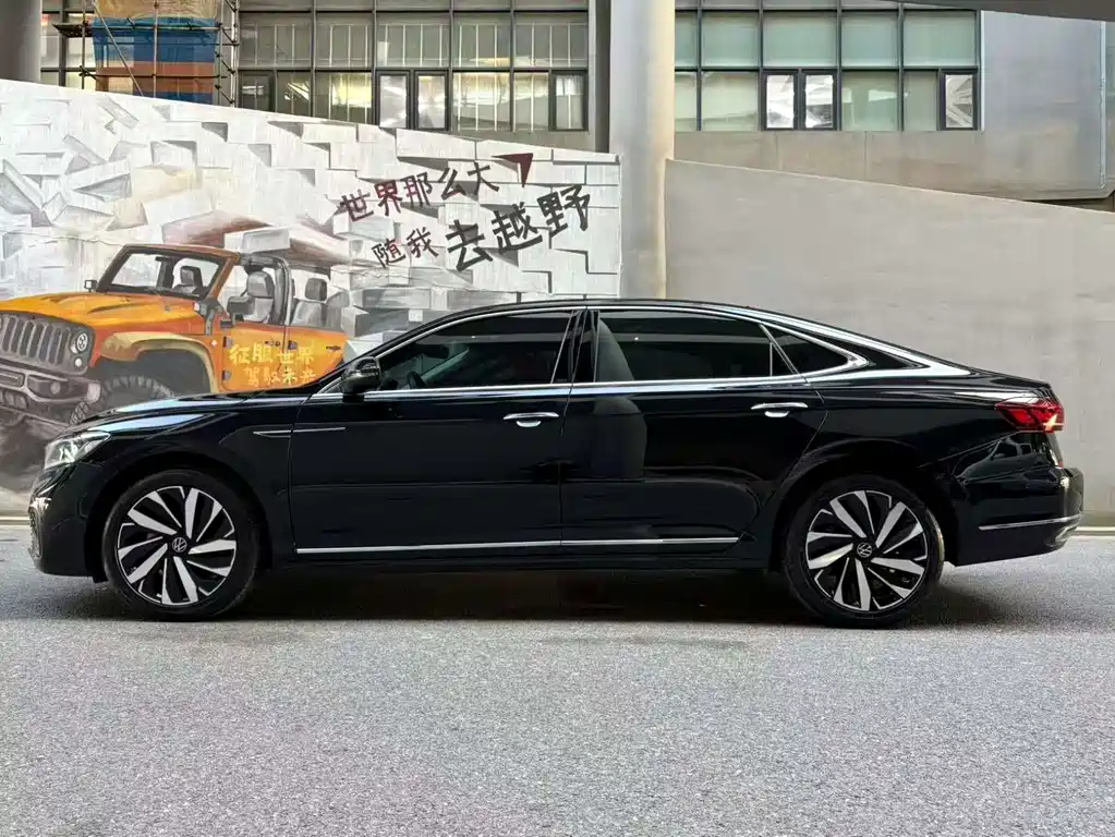 Volkswagen Volkswagen Passat 2022 330TSI Luxury Starry Sky Edition 2023 - thumbnail 3