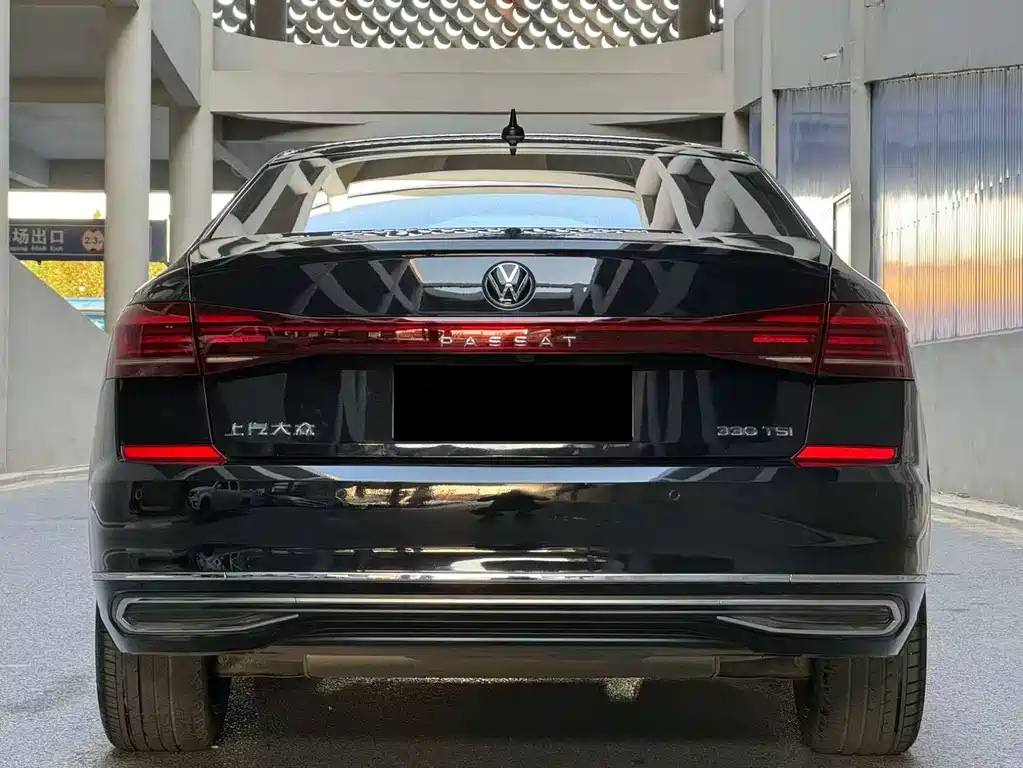 Volkswagen Volkswagen Passat 2022 330TSI Luxury Starry Sky Edition 2023 - thumbnail 4