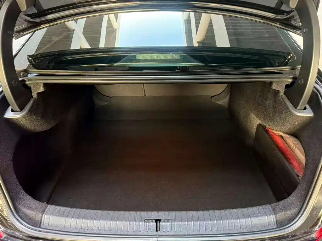 Volkswagen Volkswagen Passat 2022 330TSI Luxury Starry Sky Edition 2023 - thumbnail 8