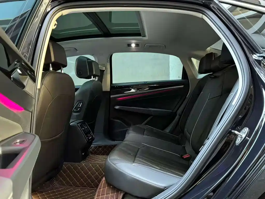 Volkswagen Volkswagen Passat 2022 330TSI Luxury Starry Sky Edition 2023 - thumbnail 10