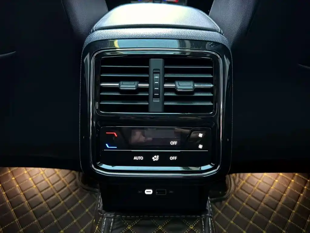 Volkswagen Volkswagen Passat 2022 330TSI Luxury Starry Sky Edition 2023 - thumbnail 16