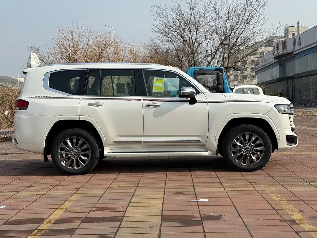 Toyota Land Cruiser LC300 2026 4.0L Automatic 2026 - thumbnail 8