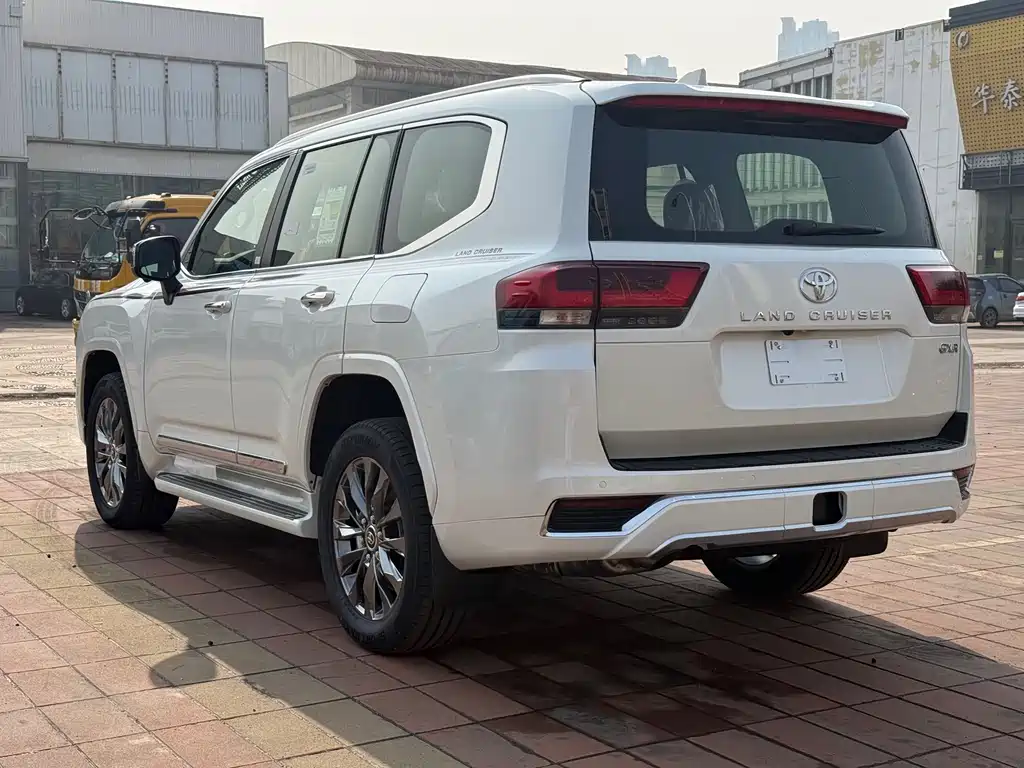 Toyota Land Cruiser LC300 2026 4.0L Automatic 2026 - thumbnail 11