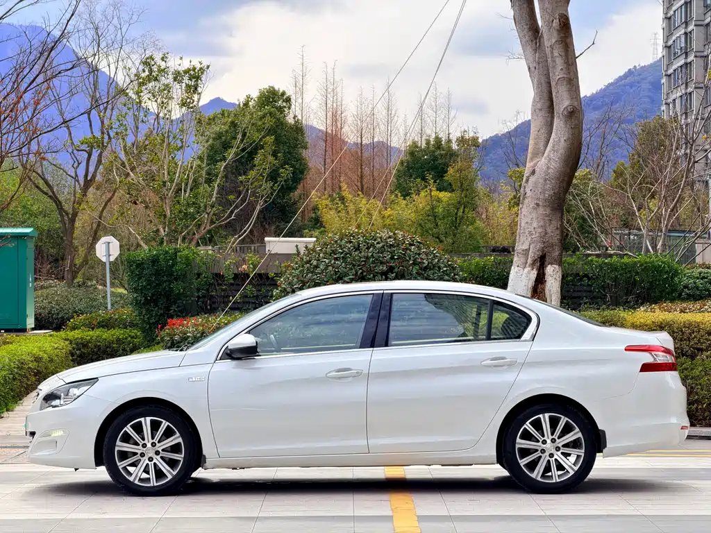 Peugeot Peugeot 408 2015 1.2T Automatic Luxury Edition 2016 - thumbnail 15