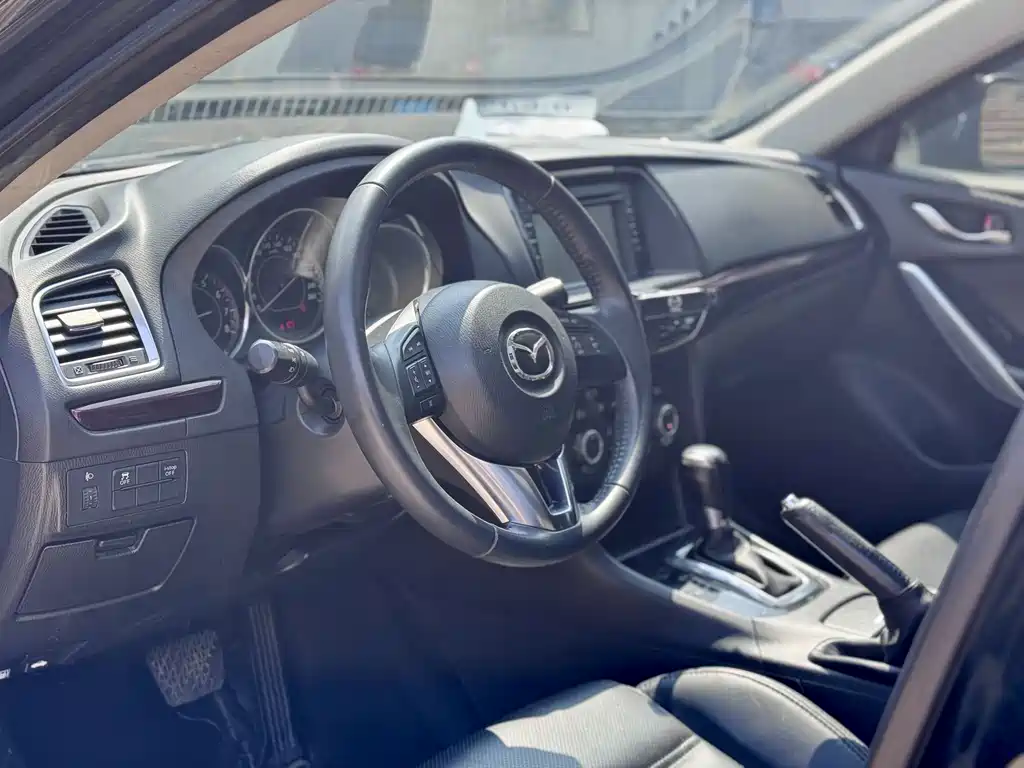 Mazda Mazda6 2015 2.0L Skyactiv Luxury Edition 2016 - thumbnail 5