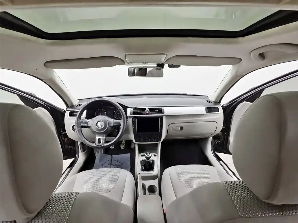 Volkswagen Volkswagen Bora 2012 1.6L Manual Comfort Model 2012 - thumbnail 10
