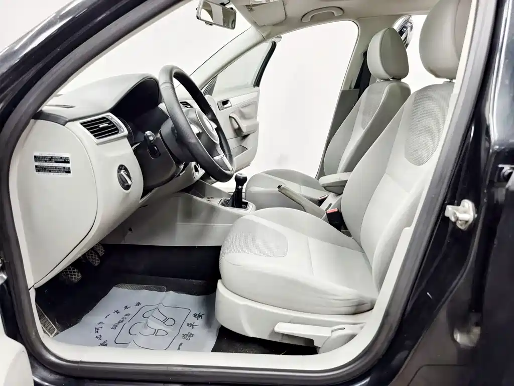 Volkswagen Volkswagen Bora 2012 1.6L Manual Comfort Model 2012 - thumbnail 11