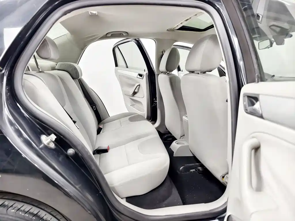 Volkswagen Volkswagen Bora 2012 1.6L Manual Comfort Model 2012 - thumbnail 16