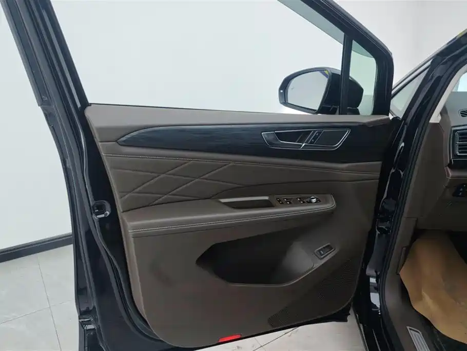 Volkswagen Viloran 2024 380TSI Premium Edition 2023 - thumbnail 7