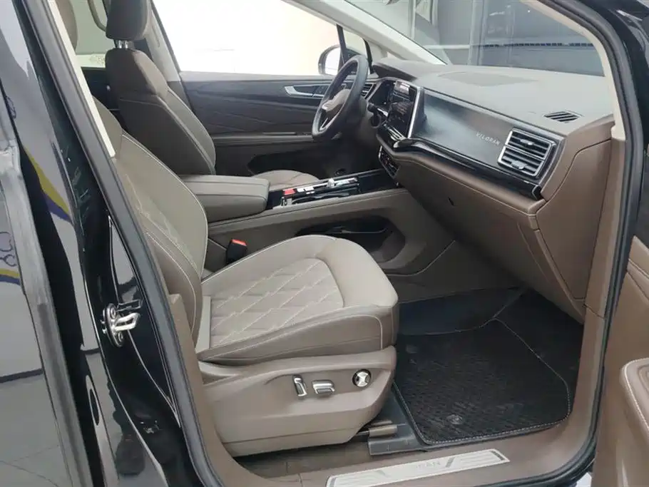 Volkswagen Viloran 2024 380TSI Premium Edition 2023 - thumbnail 8