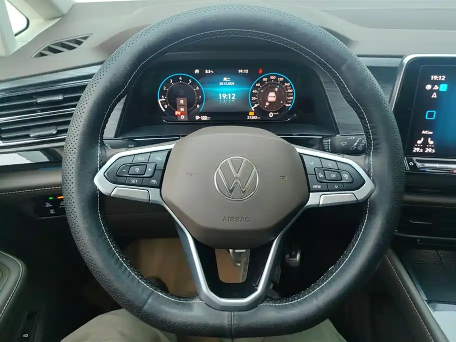Volkswagen Viloran 2024 380TSI Premium Edition 2023 - thumbnail 15