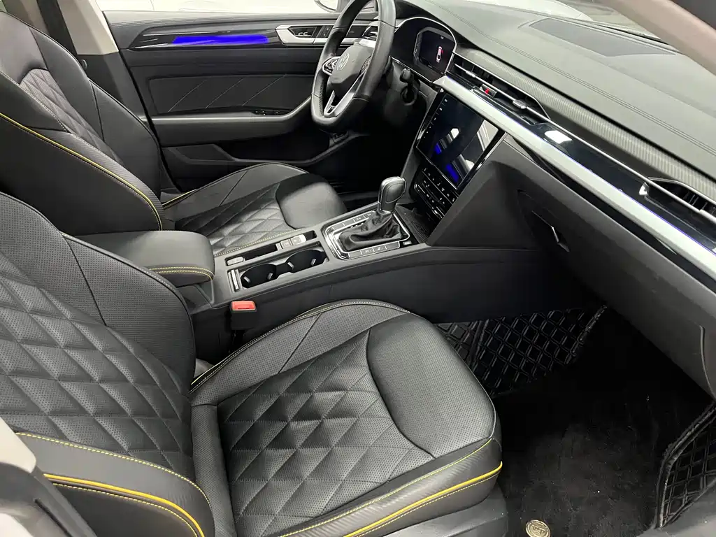 Volkswagen Faw-Volkswagen CC 2023 380TSI Dazzling Edition 2023 - thumbnail 3