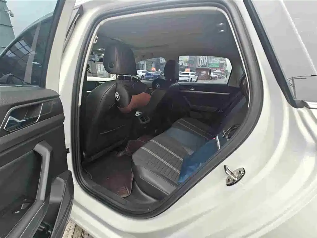 Volkswagen Lavida 2022 280TSI DSG Comfort Edition 2024 - thumbnail 3