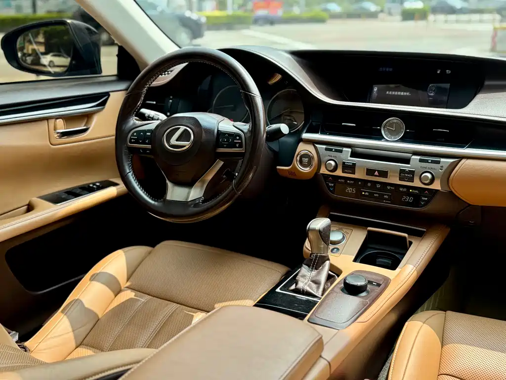 Lexus Lexus ES 2015 ES 200 Luxury Edition 2018 - thumbnail 4