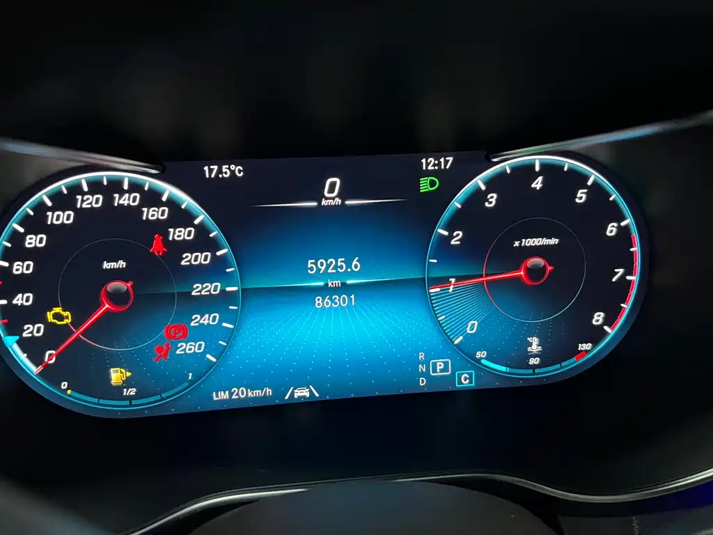 Mercedes-Benz Mercedes-Benz GLC 2020 GLC 300 L 4MATIC Sport Edition 2020 - thumbnail 24