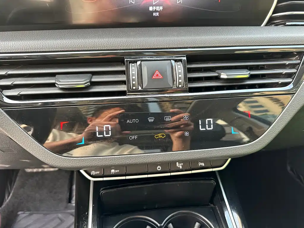 Hongqi Hongqi HS5 2022 2.0T Smart Connect Flag Enjoy Edition 2023 - thumbnail 28