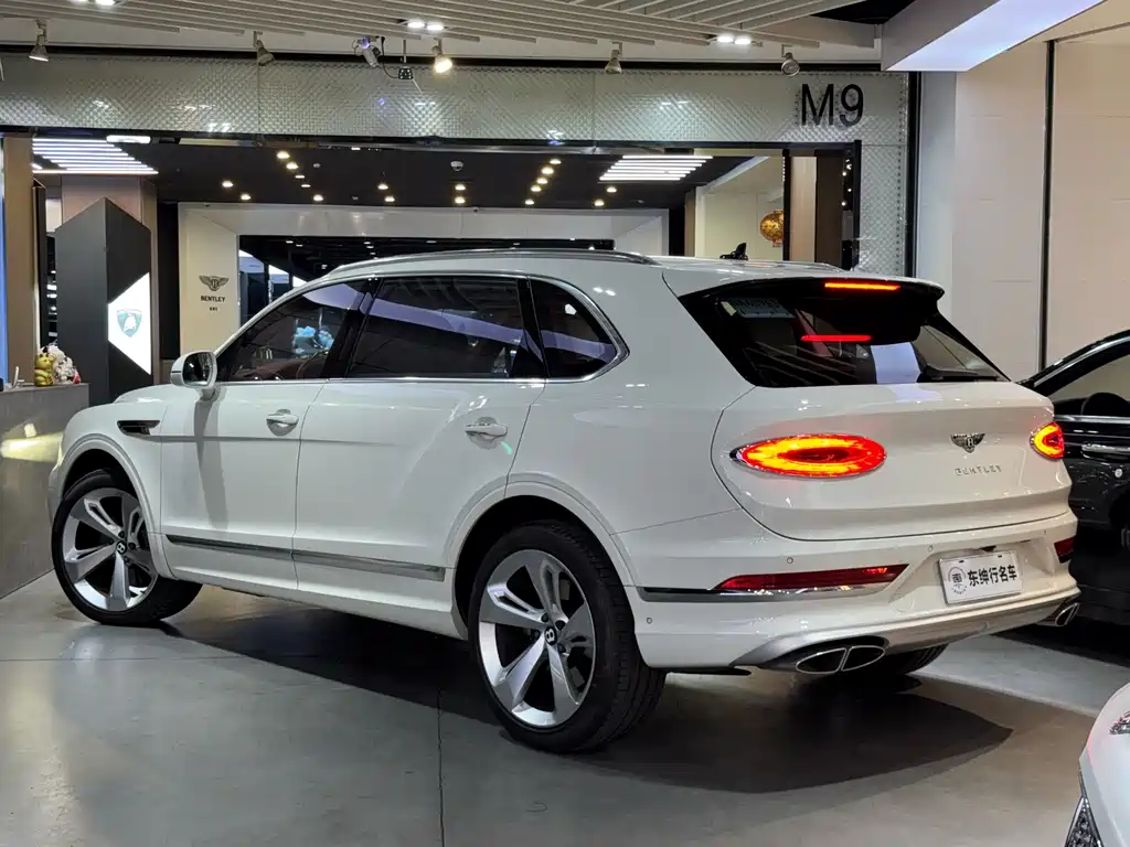 Bentley Bentayga 2023 4.0T V8 Extended Wheelbase 2023 - thumbnail 4