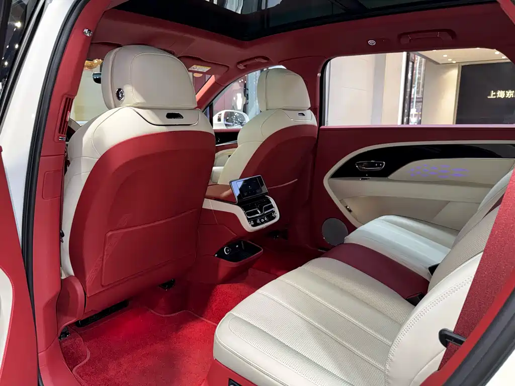 Bentley Bentayga 2023 4.0T V8 Extended Wheelbase 2023 - thumbnail 17