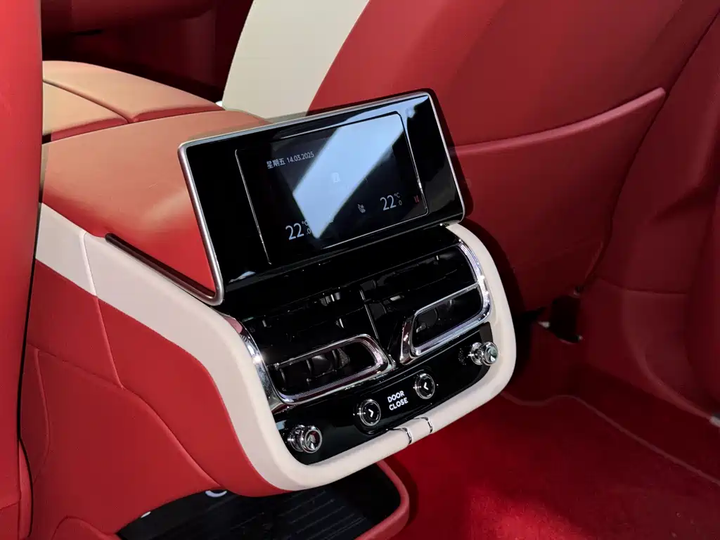 Bentley Bentayga 2023 4.0T V8 Extended Wheelbase 2023 - thumbnail 19