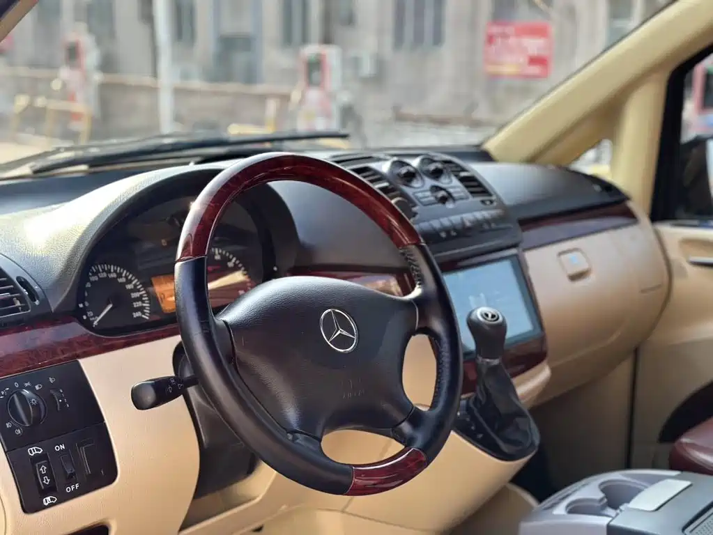 Mercedes-Benz Vito 2015 3.0L Elite Edition 2017 - thumbnail 4