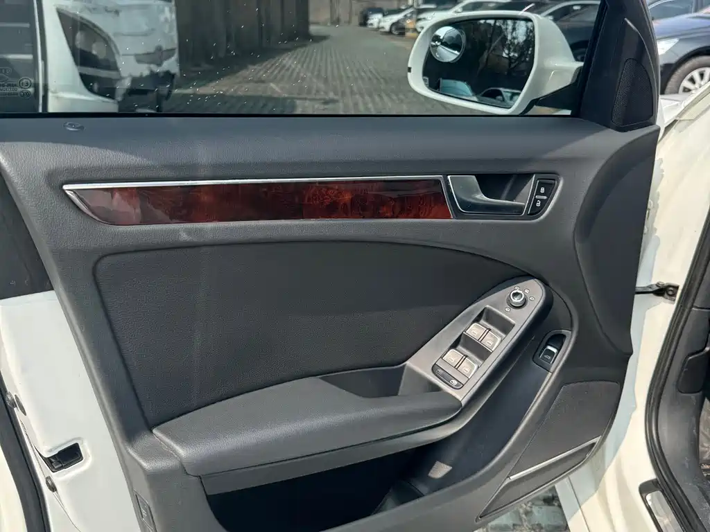Audi Audi A4L 2013 35 TFSI Automatic Standard Model 2013 - thumbnail 5