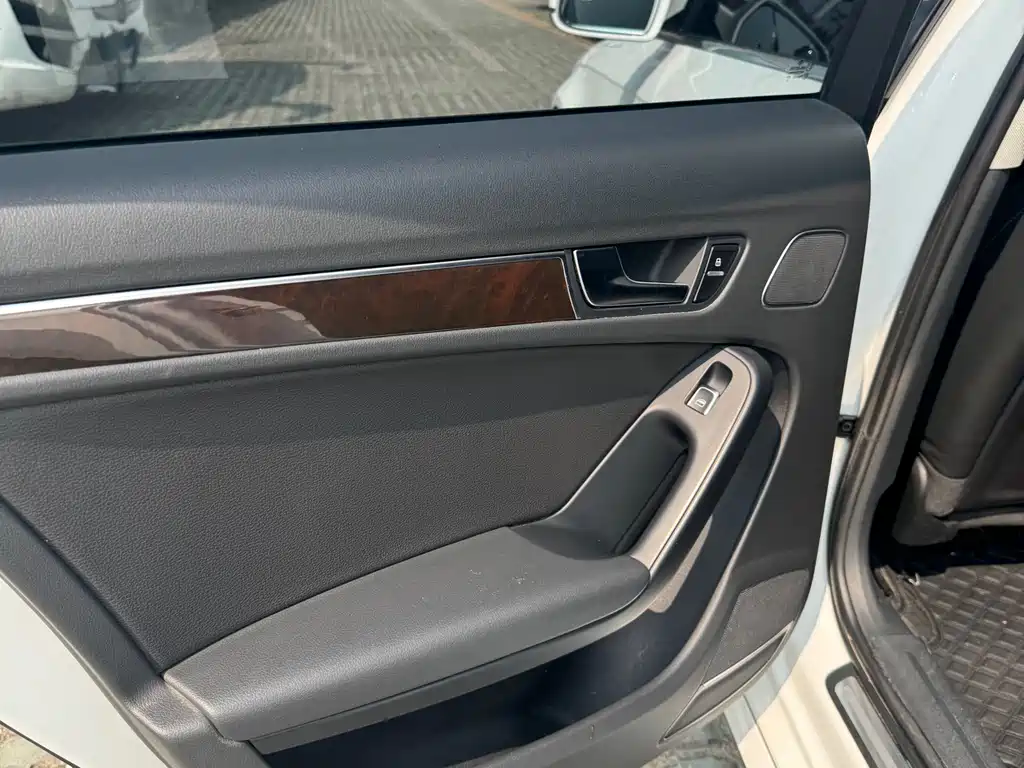 Audi Audi A4L 2013 35 TFSI Automatic Standard Model 2013 - thumbnail 7