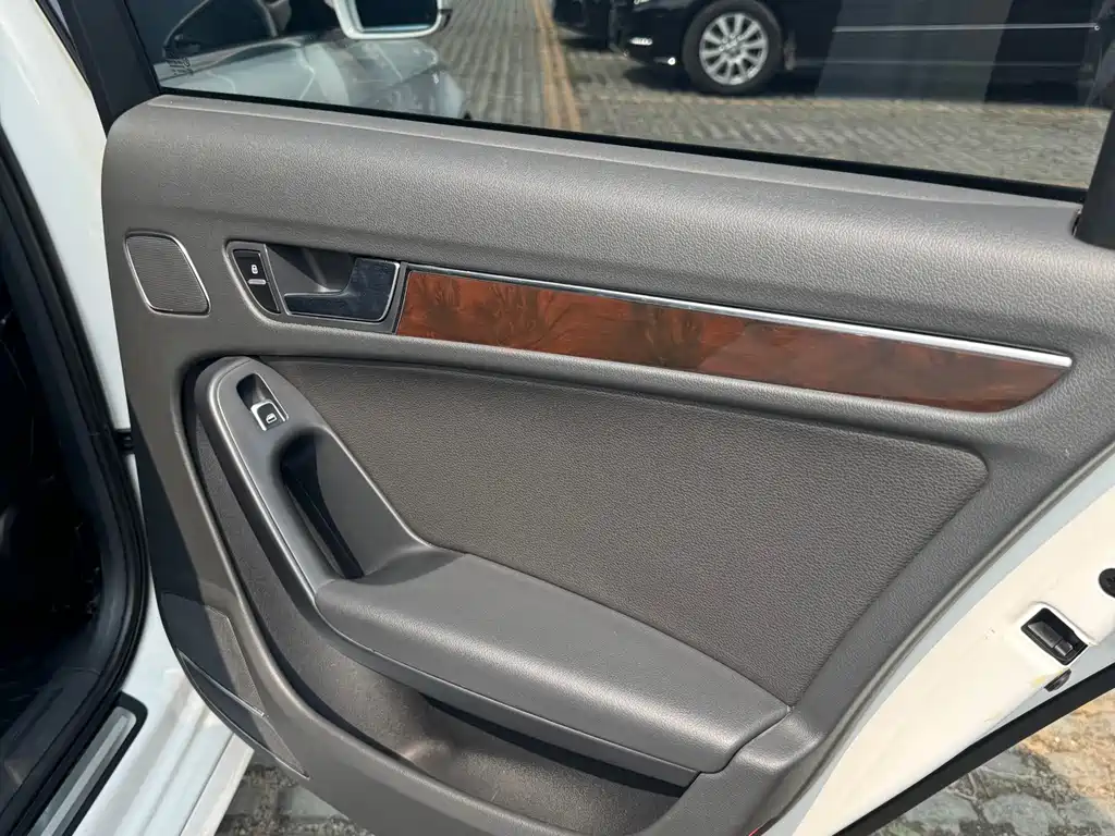 Audi Audi A4L 2013 35 TFSI Automatic Standard Model 2013 - thumbnail 9