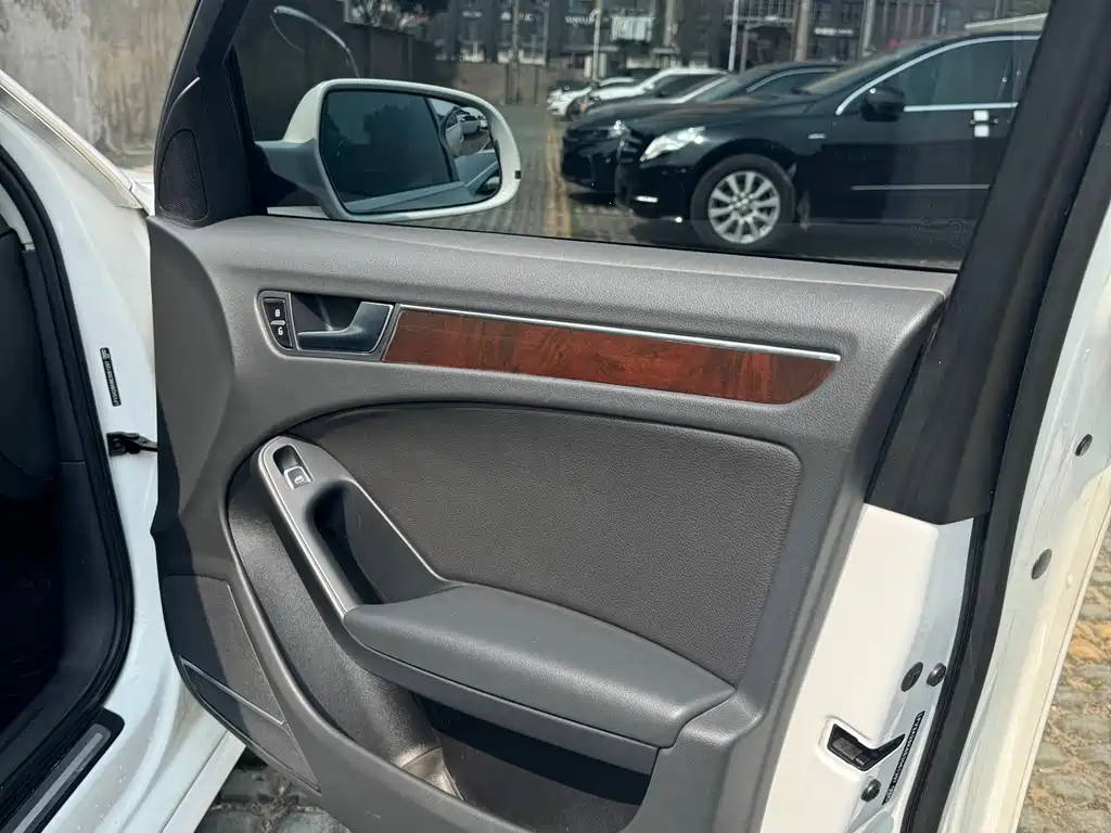 Audi Audi A4L 2013 35 TFSI Automatic Standard Model 2013 - thumbnail 12