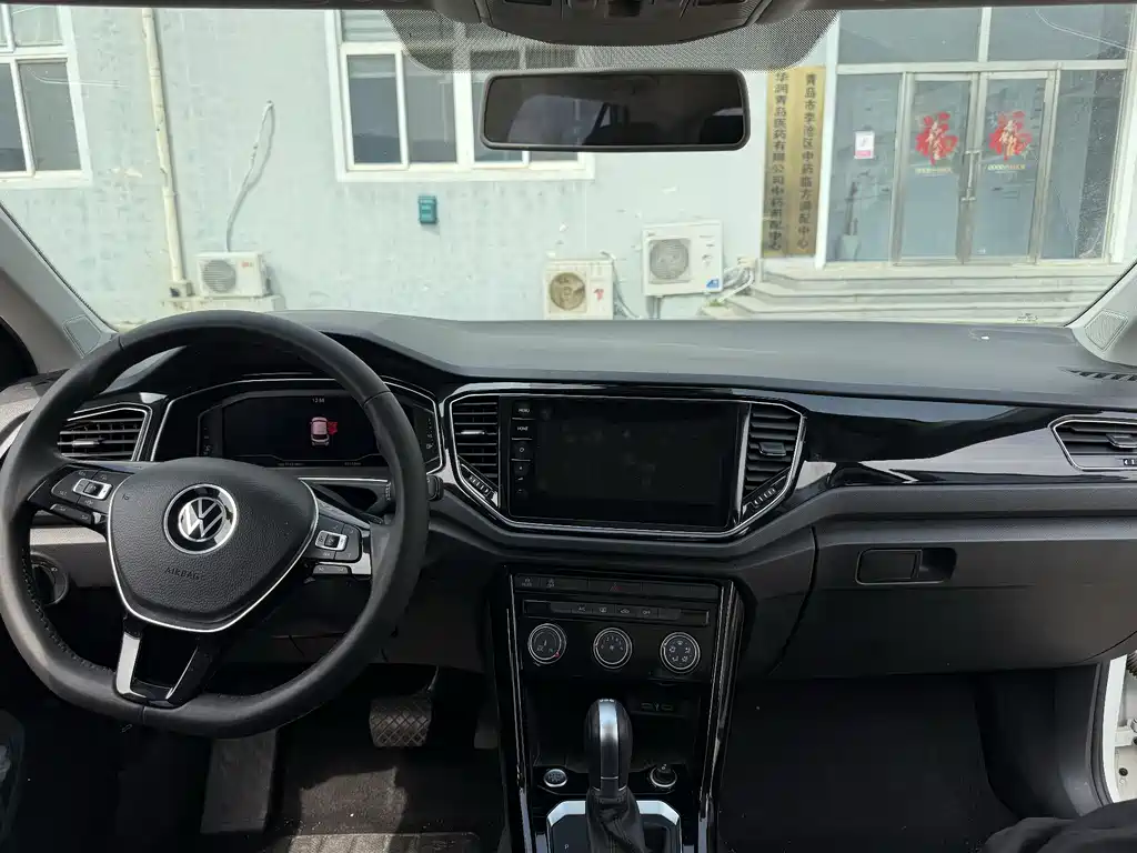 Volkswagen T-Roc 2021 280TSI DSG 2WD Comfort Intelligent Connectivity Edition 2022 - thumbnail 8
