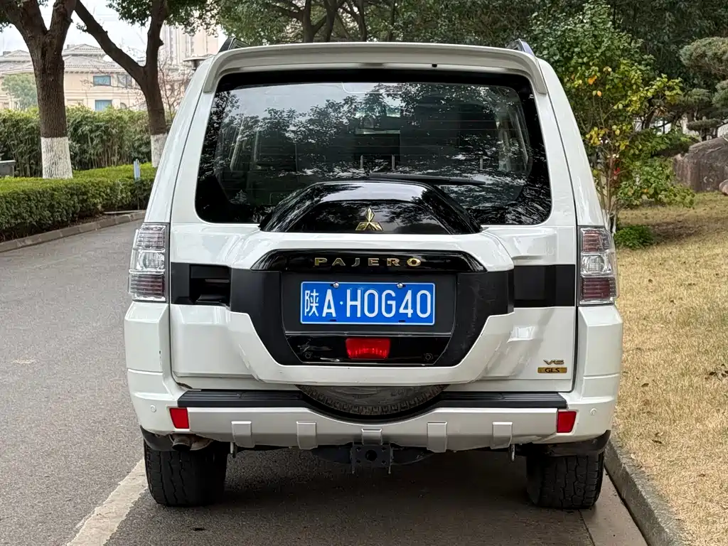 Mitsubishi Pajero Import 2020 Model 3.0L Automatic Standard Version 2020 - thumbnail 5