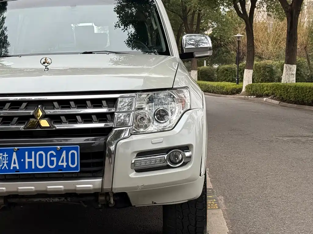 Mitsubishi Pajero Import 2020 Model 3.0L Automatic Standard Version 2020 - thumbnail 9