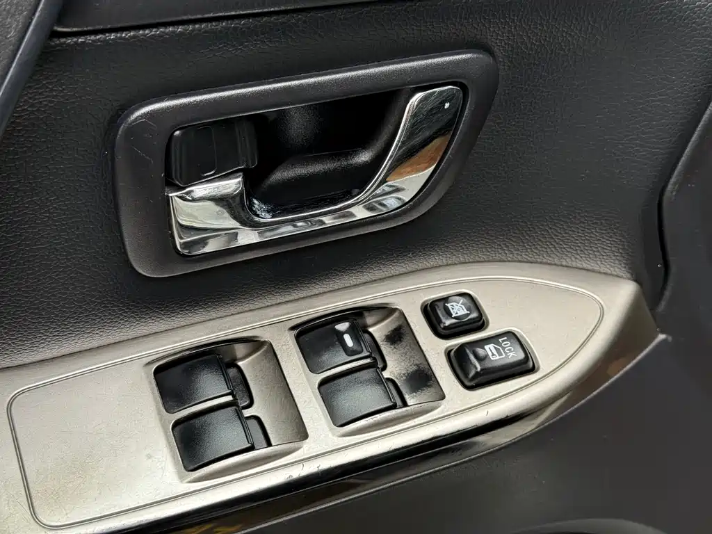 Mitsubishi Pajero Import 2020 Model 3.0L Automatic Standard Version 2020 - thumbnail 18