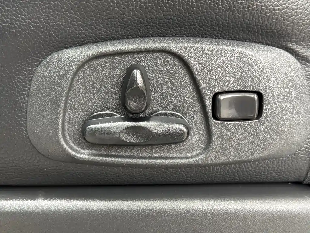 Mitsubishi Pajero Import 2020 Model 3.0L Automatic Standard Version 2020 - thumbnail 19