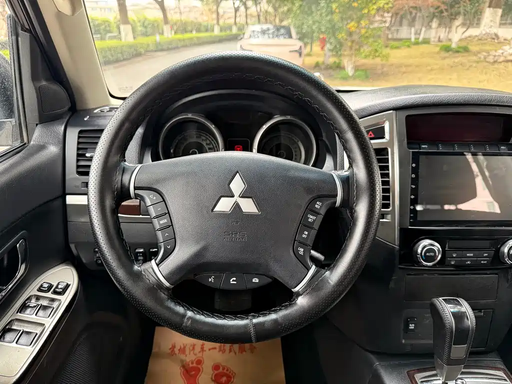 Mitsubishi Pajero Import 2020 Model 3.0L Automatic Standard Version 2020 - thumbnail 24