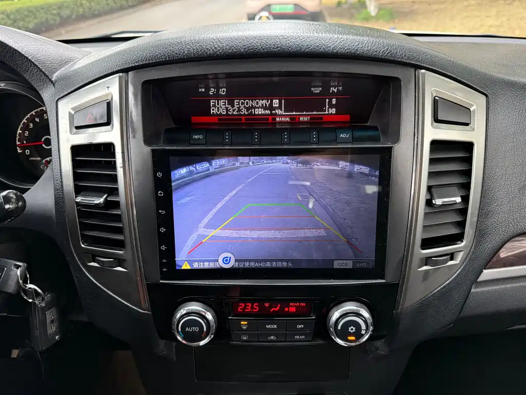 Mitsubishi Pajero Import 2020 Model 3.0L Automatic Standard Version 2020 - thumbnail 26