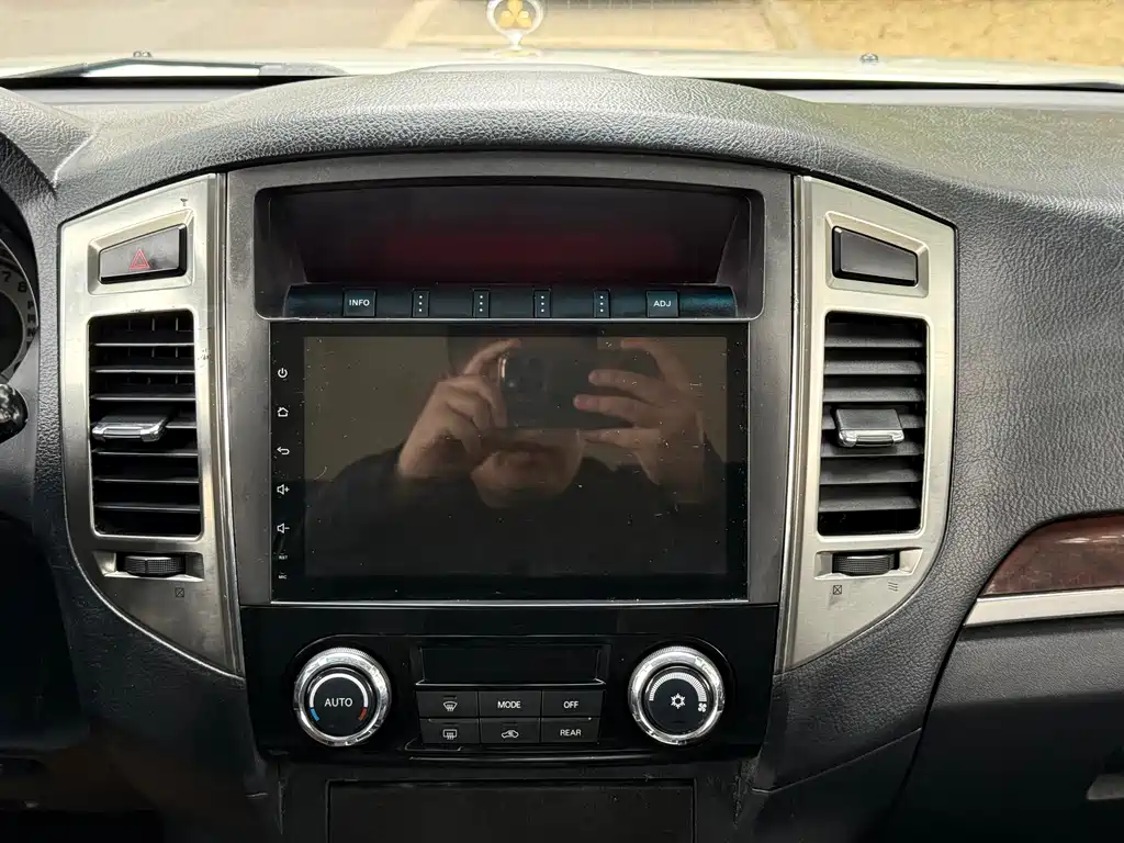 Mitsubishi Pajero Import 2020 Model 3.0L Automatic Standard Version 2020 - thumbnail 27