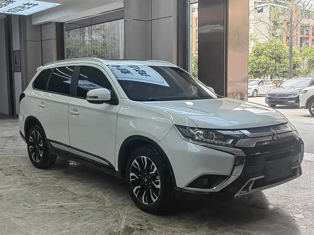 Mitsubishi Outlander 2019 2.0L 2WD Comfort Edition 5-seater China VI 2020 - thumbnail 3