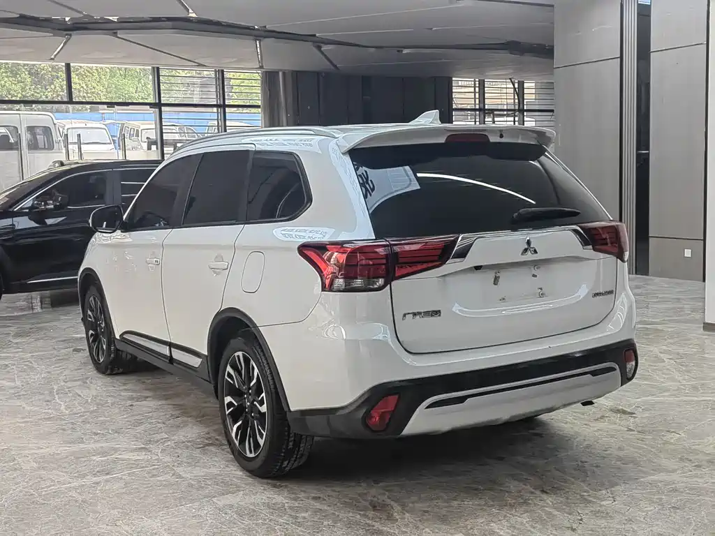 Mitsubishi Outlander 2019 2.0L 2WD Comfort Edition 5-seater China VI 2020 - thumbnail 4