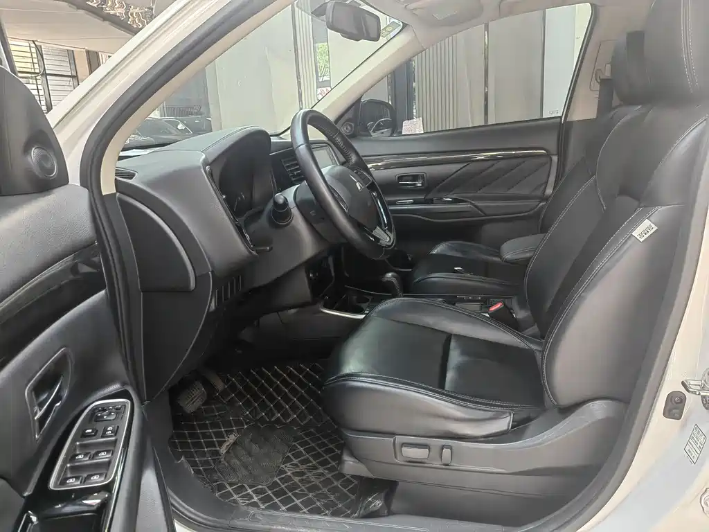 Mitsubishi Outlander 2019 2.0L 2WD Comfort Edition 5-seater China VI 2020 - thumbnail 7