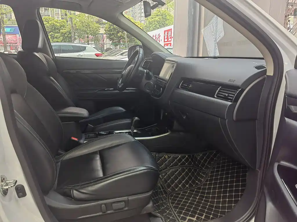 Mitsubishi Outlander 2019 2.0L 2WD Comfort Edition 5-seater China VI 2020 - thumbnail 9
