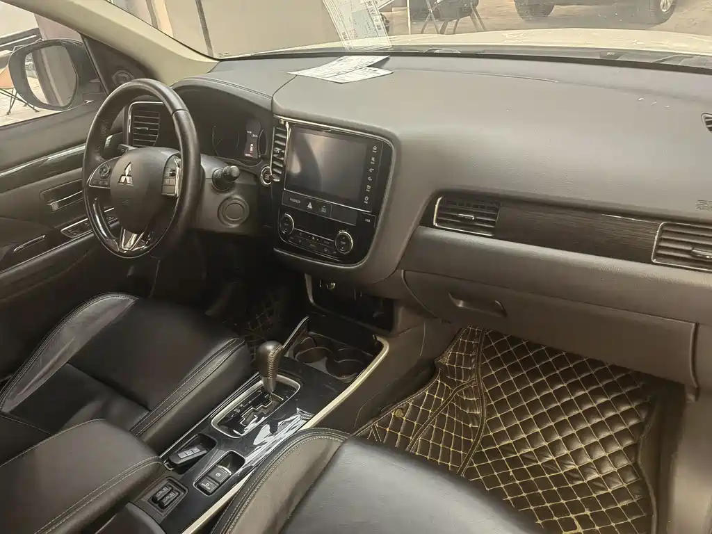Mitsubishi Outlander 2019 2.0L 2WD Comfort Edition 5-seater China VI 2020 - thumbnail 10
