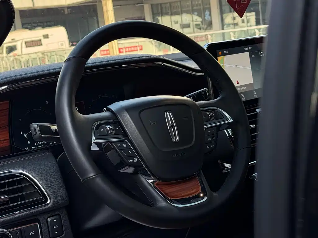 Lincoln Navigator 2019 3.5T Select Trim VI 2020 - thumbnail 3