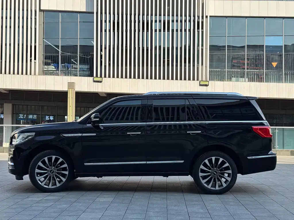 Lincoln Navigator 2019 3.5T Select Trim VI 2020 - thumbnail 5