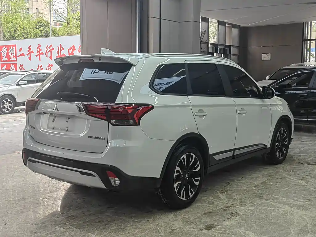 Mitsubishi Outlander 2020 2.0L 2WD Comfort Edition 5-seater 2020 - thumbnail 6