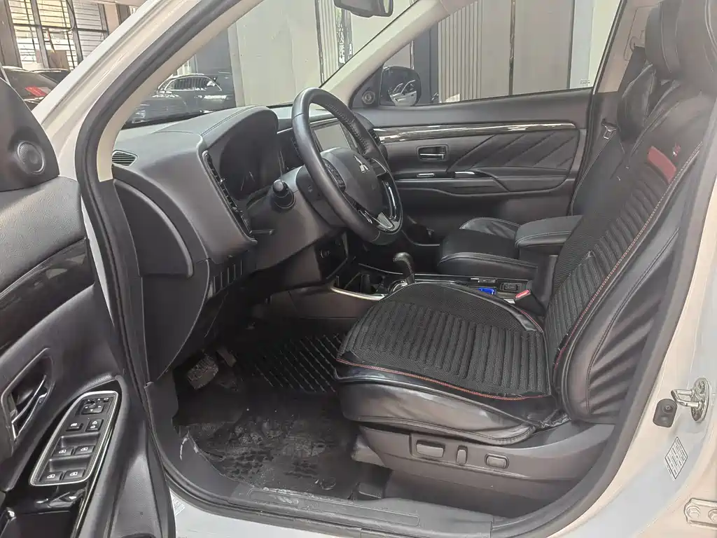 Mitsubishi Outlander 2020 2.0L 2WD Comfort Edition 5-seater 2020 - thumbnail 7